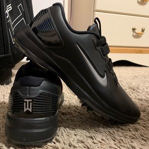 Nike Men’s Tiger Woods FastFit Golf Shoes